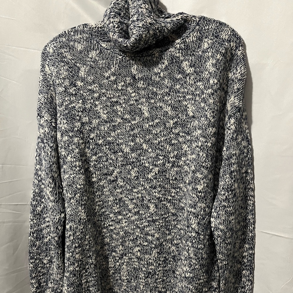American Living Women’s Blue and White Knit Sweater
